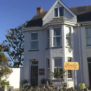 Smarties Surf Lodge
